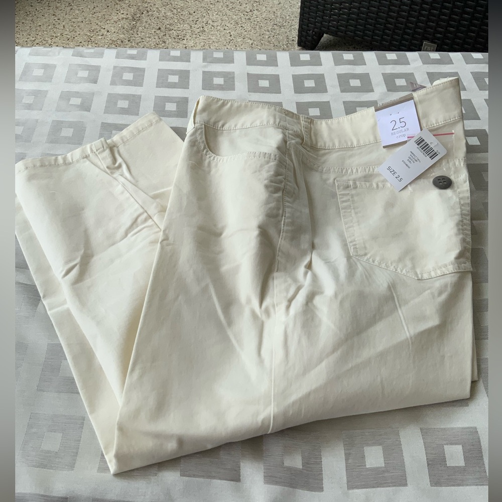 NWT Chicos Cream cropped twill Pants